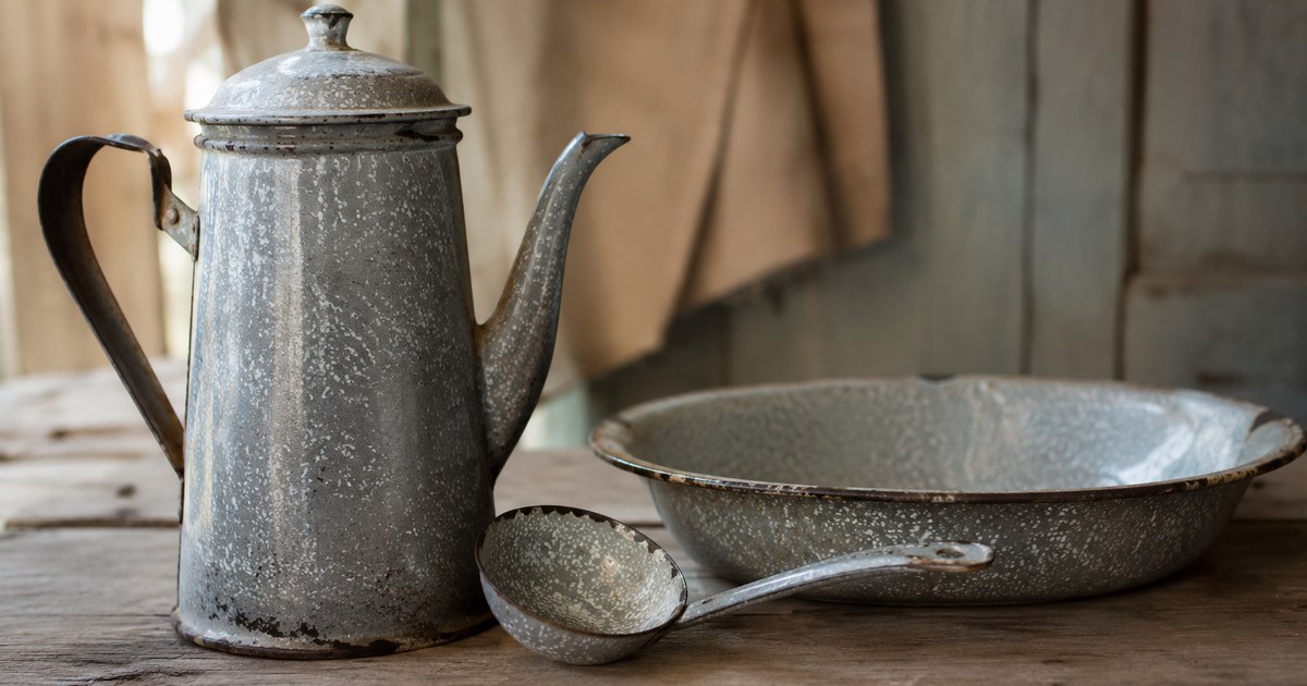 Antique Graniteware: How to Identify and Date Enamelware hero image
