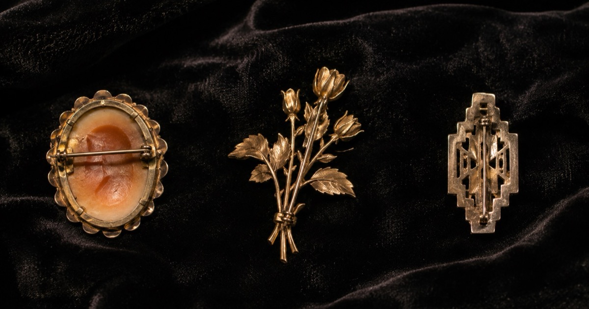 How to Date a Brooch by Its Clasp hero image