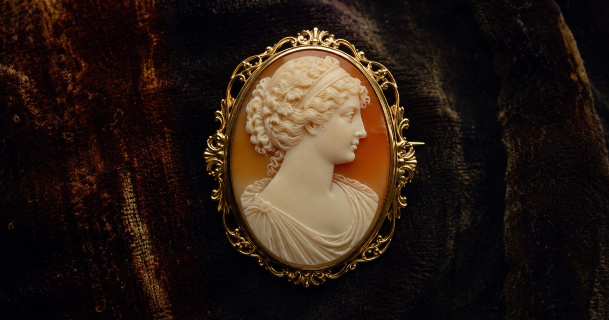 How to Identify Cameo Jewelry